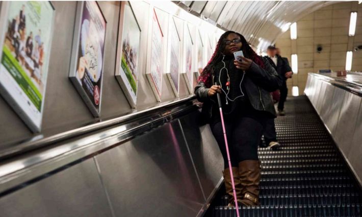 Londra, İngiltere Görme Engelliler İçin Erişilebilir Metro 